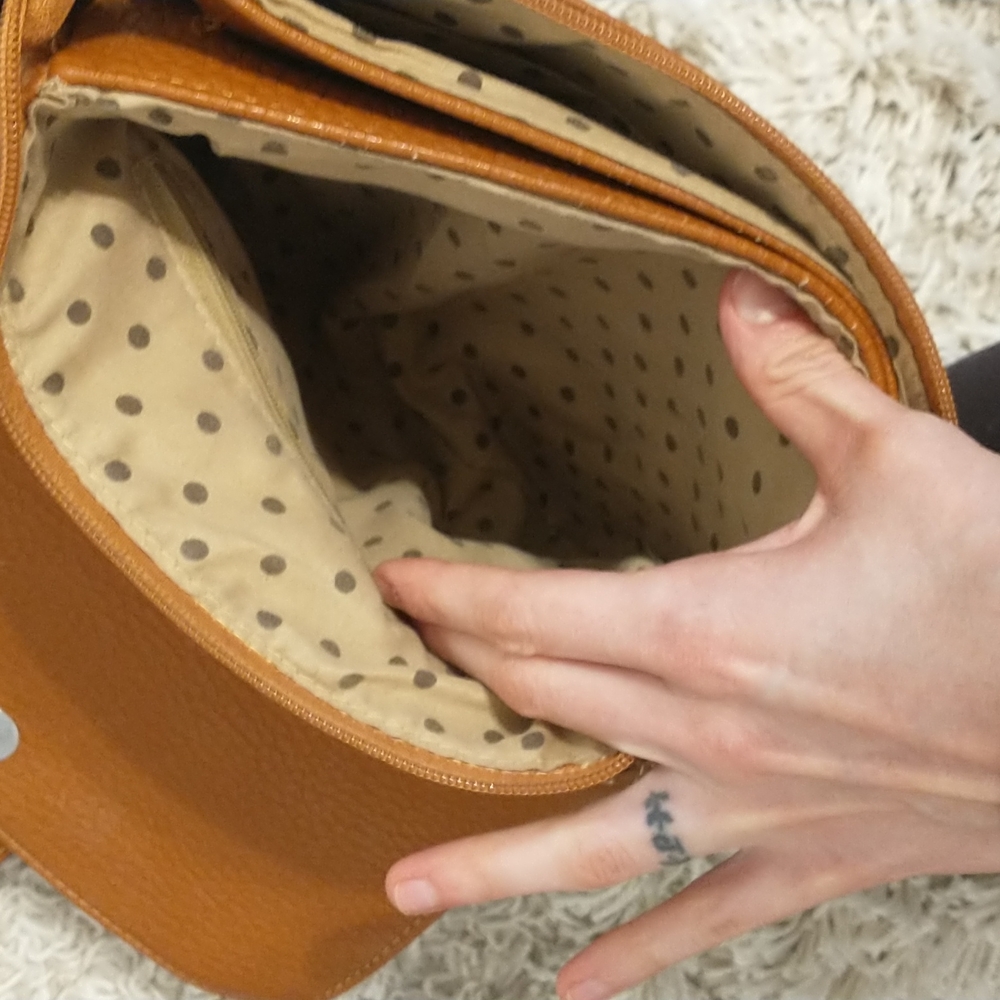 Noatd Camel Brown Crossbody Handbag - Picture 4 of 11